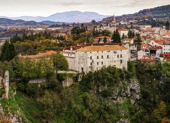 Пазин - административный центр округа Истрия - Хорватия